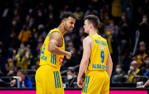 强调团队配 强调团队配