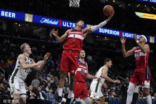 中场球员发 中场球员发